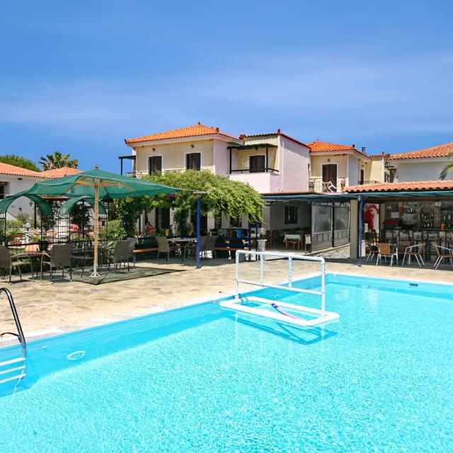 Hôtel Pela photo 0