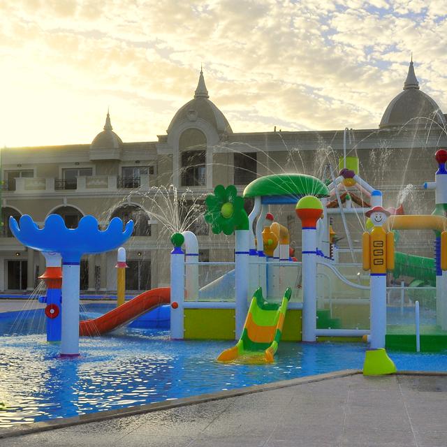 Hotel Titanic Royal Resort photo 12