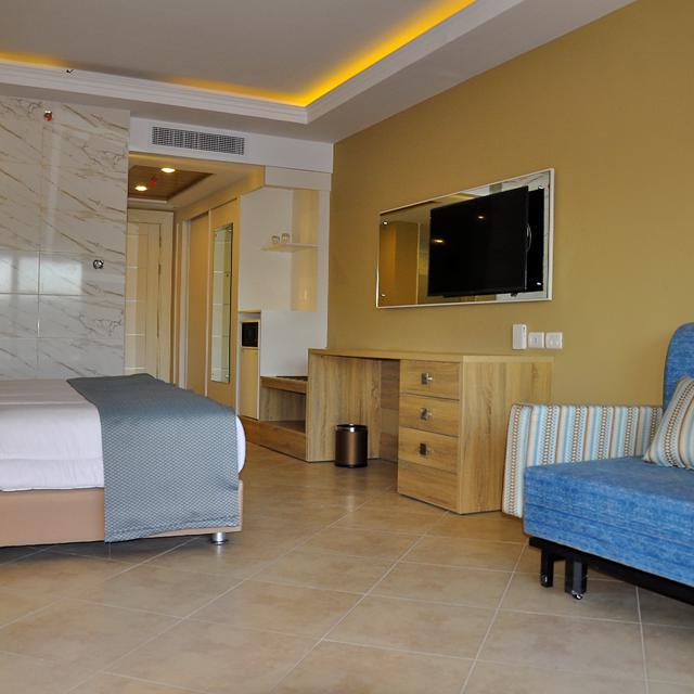 Hotel Titanic Royal Resort photo 7