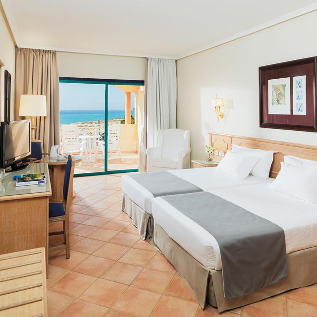 Hôtel H10 Playa Esmeralda - adult only photo 2