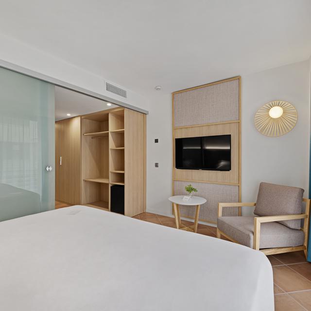 Hôtel Occidental Cala Vinas photo 33