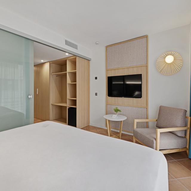 Hôtel Occidental Cala Vinas photo 32