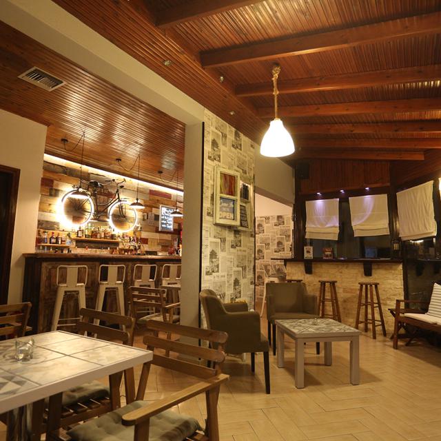 Pella House Studios & Apartments photo 8