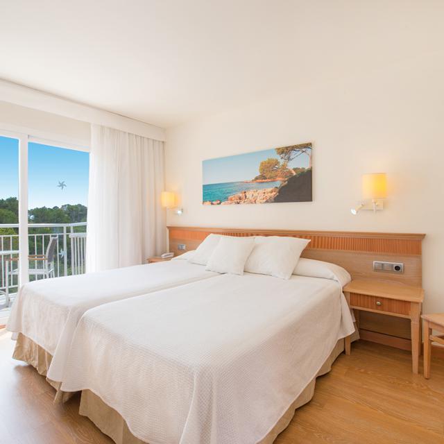 Iberostar Waves Club Cala Barca photo 5