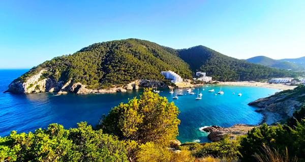 Photo de Cala Llonga