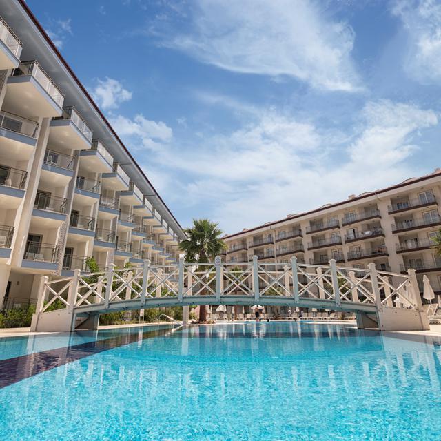 Hôtel Ramada & Suites by Wyndham Kusadasi photo 6