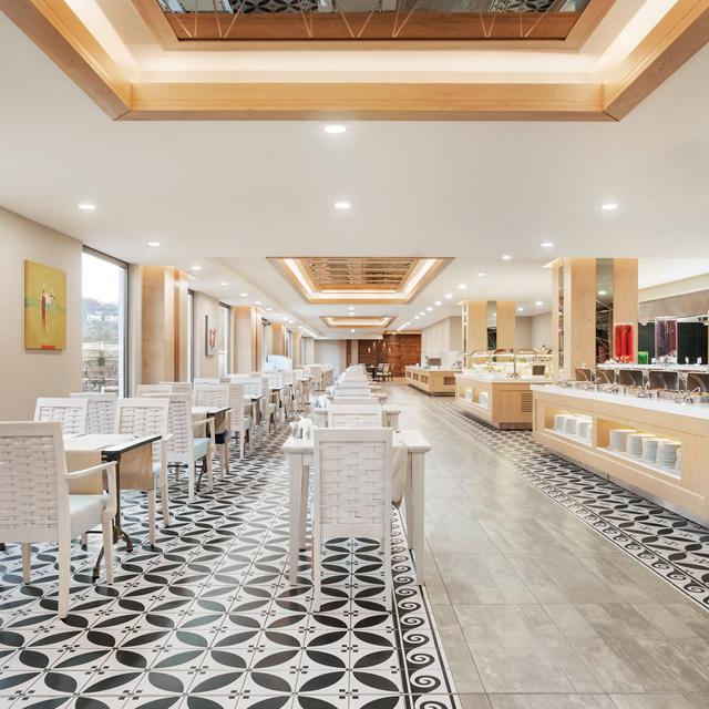 Hôtel Ramada & Suites by Wyndham Kusadasi photo 2