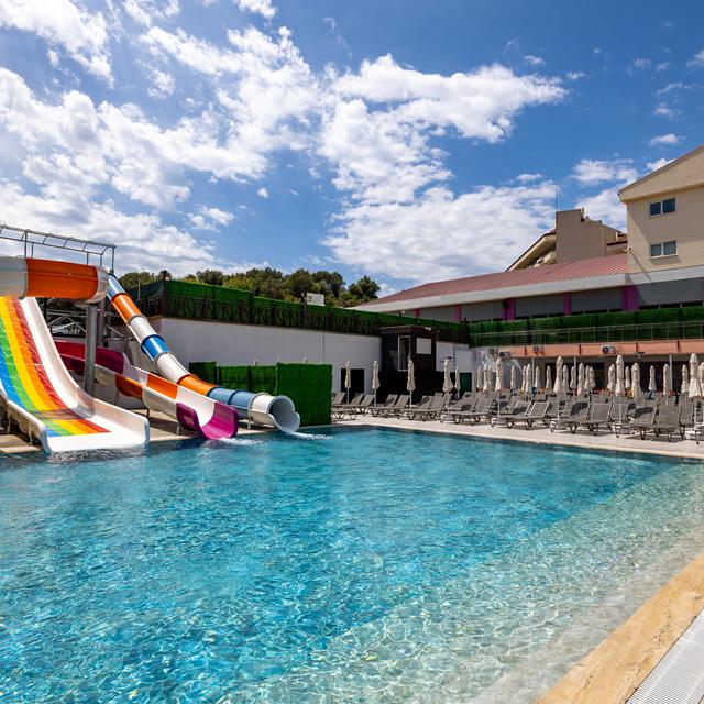 Hôtel Ramada & Suites by Wyndham Kusadasi photo 8