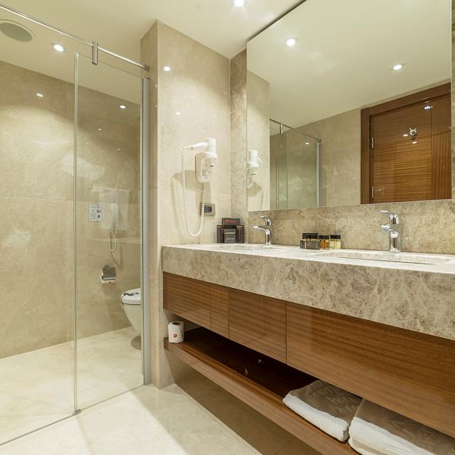 Hôtel Ramada & Suites by Wyndham Kusadasi photo 14