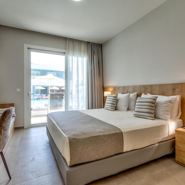 White Olive Premium Laganas photo 2