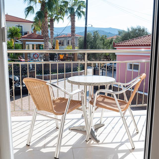 Studio's Virginia photo 13