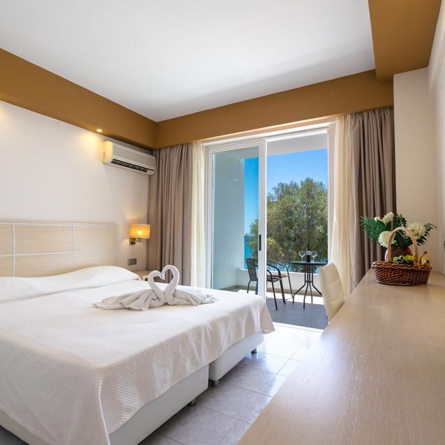 Hôtel Kamari Plus photo 22