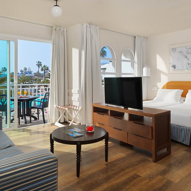 Hôtel H10 Ocean Suites photo 2